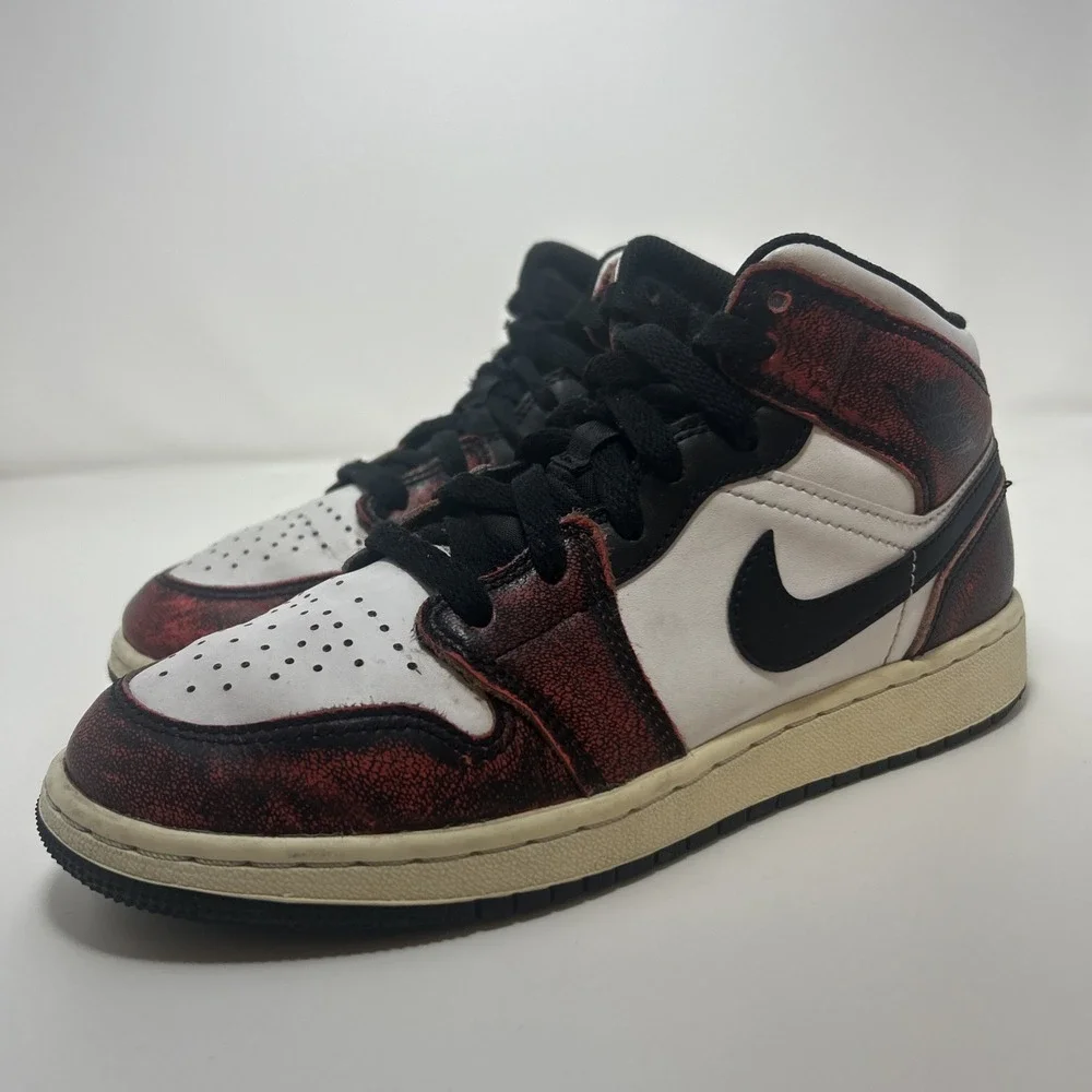 Nike Air Jordan 1 Mid SE Wear Away Chicago Youth Sz 4.5Y Women's Sz 6 FB0568-006